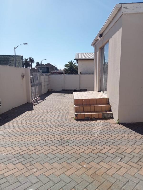 To Let 3 Bedroom Property for Rent in Brooklyn Western Cape